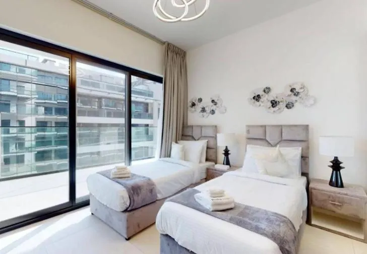 Lavish Stay At 3Br Apartment - Binghatti Creek - Sleek & Sophisticated - Steps Away From Dubai Mall & Burj Khalifa 0*,  United Arab Emirates