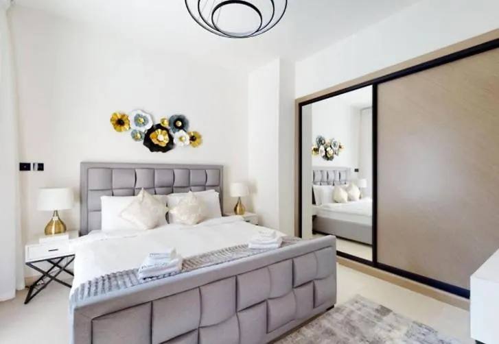 Lavish Stay At 3Br Apartment - Binghatti Creek - Sleek & Sophisticated - Steps Away From Dubai Mall & Burj Khalifa